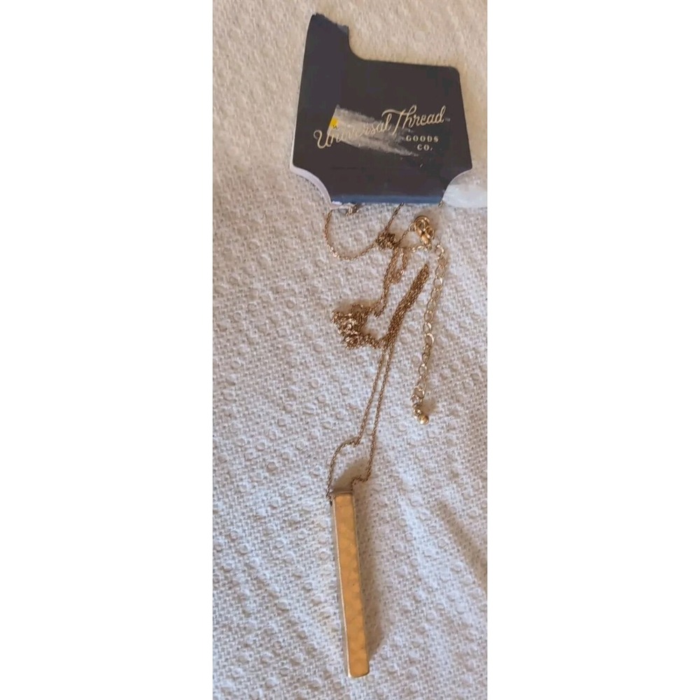 Universal thread  Necklace  Gold